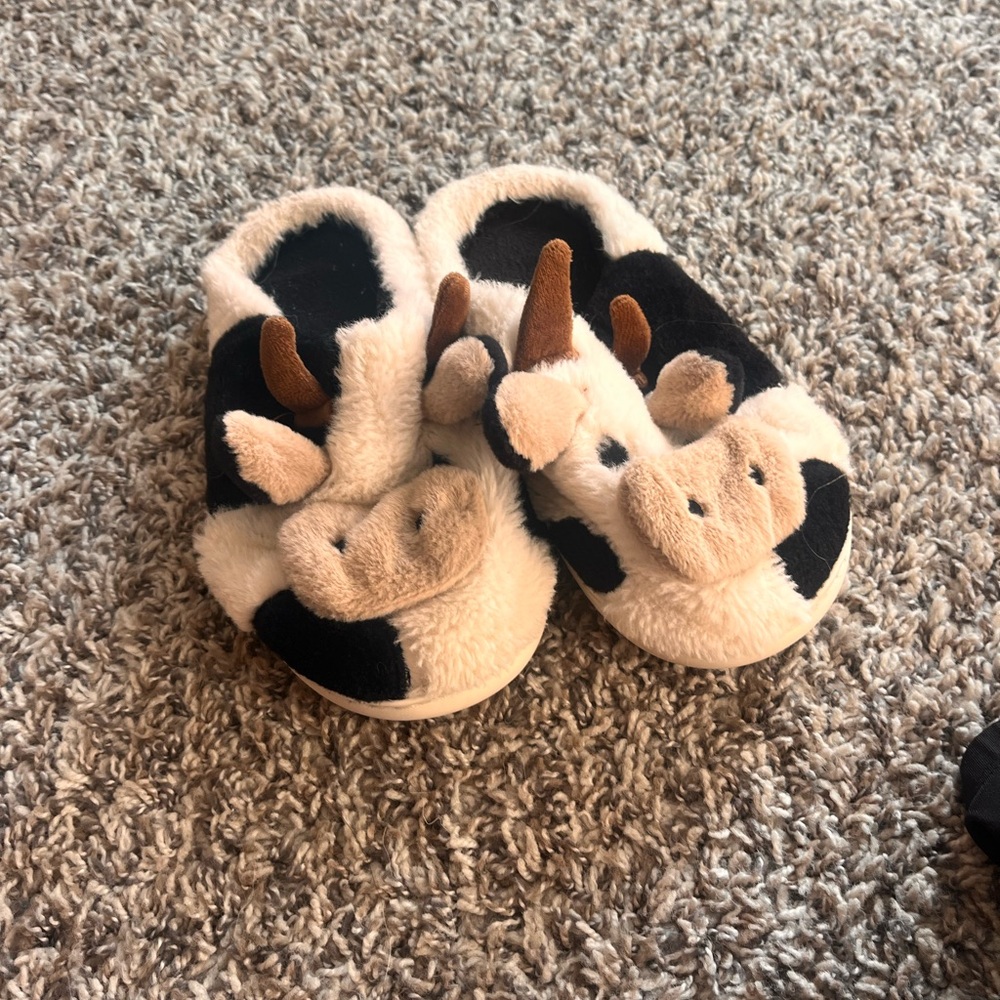 Cozy Cow Kids Slippers - Black and White